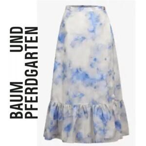BAUM UND PFERDGARTEN MID SKIRT CLOUDY BLUE SKY SHAKIRA SZ 8 RUFFLE AESTHETIC
